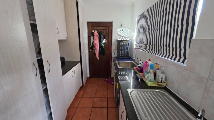 4 Bedroom Property for Sale in Boggomsbaai Western Cape